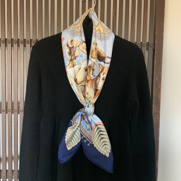 Authentic Hermes La Vie du Grand Nord silk scarf - Picture 13 of 14